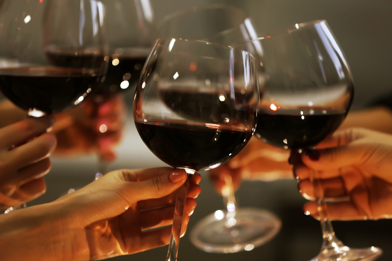 toasting red wines